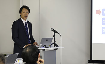 鎌田 将臣講師の「レーザー溶着設備の自動化におけるトラブル事例と注意点」の講演風景写真
